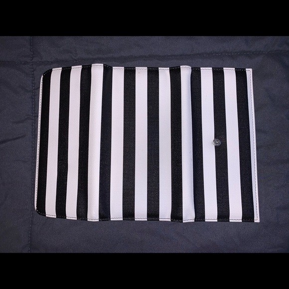 Kut from the Kloth Wallet - Picture 4 of 4